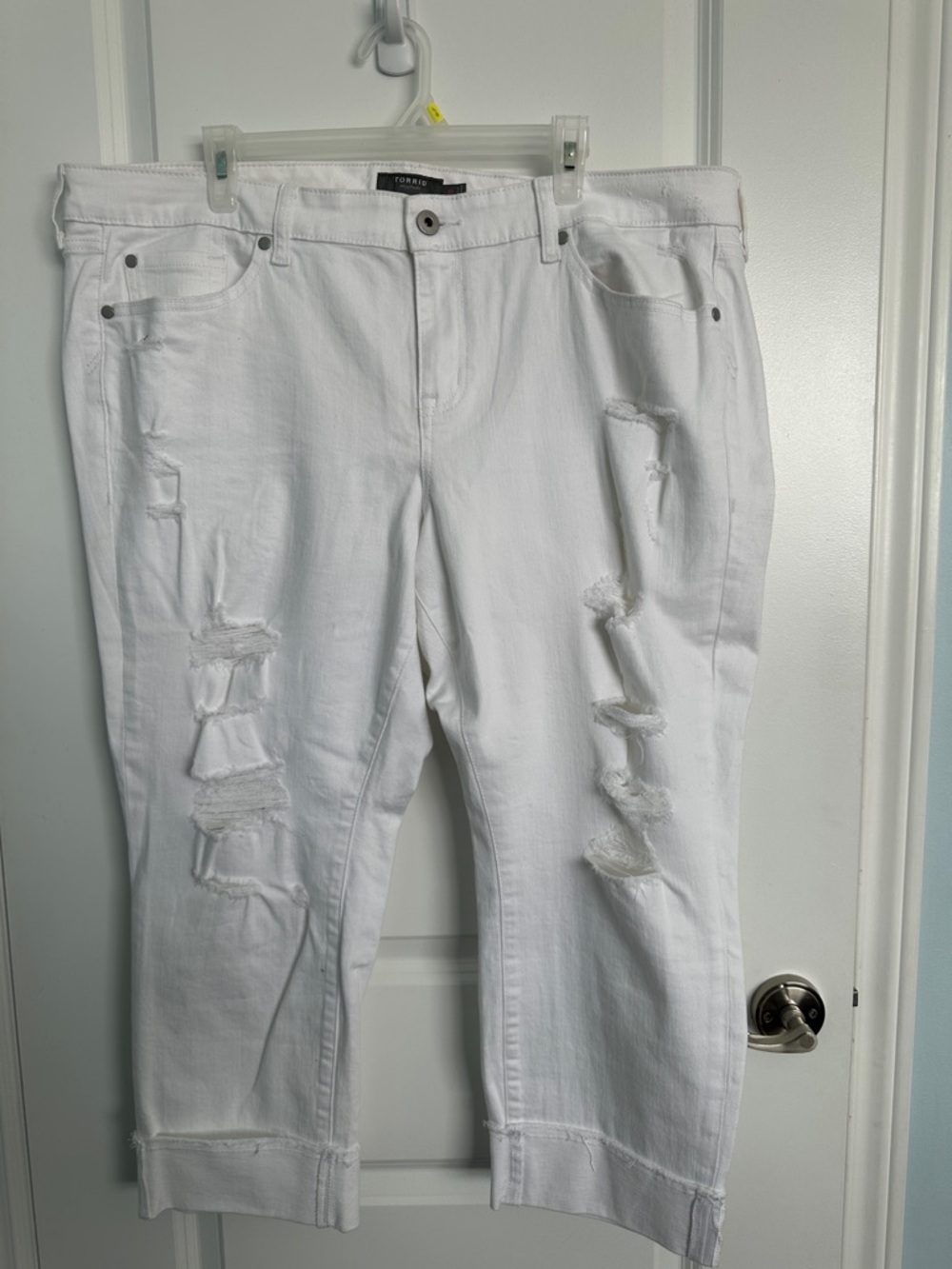 torrid White Distressed Ankle Crop Jeans